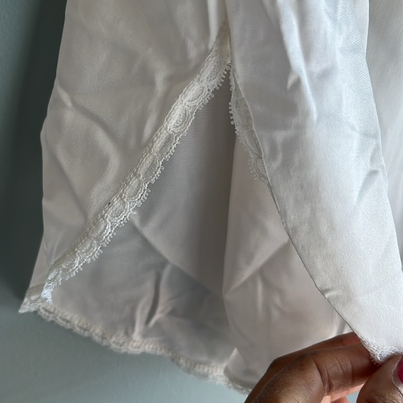 Vanity Fair | Vintage White Half Slip 18 Inches Size Small - Picture 4 of 8